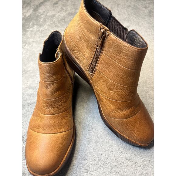 Bionica Womens Size 9 1/2  Brown Leather Comfort Wedge Ankle Bootie Zip - Picture 1 of 9